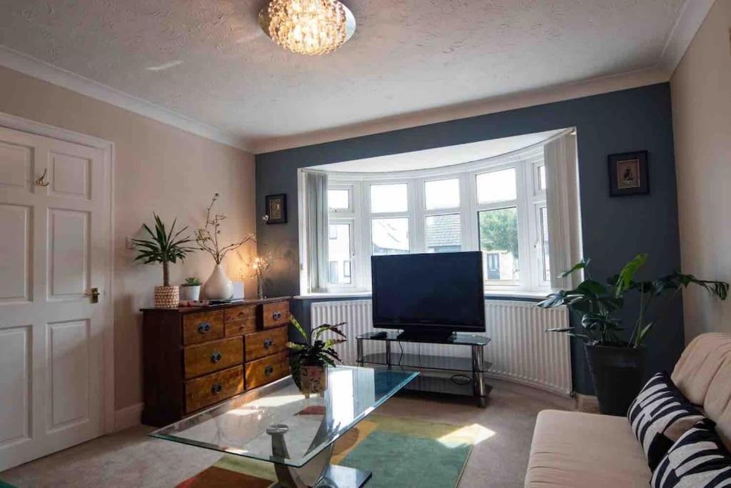 1 Bedroom Self Contained Apartment In Christchurch Winkton Bagian luar foto