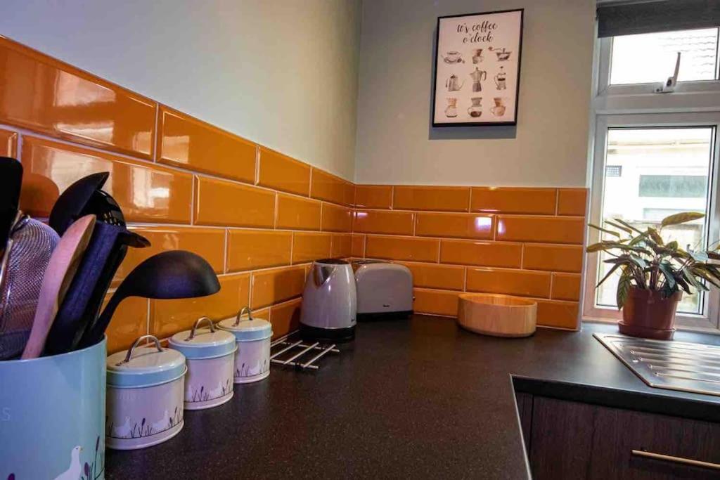 1 Bedroom Self Contained Apartment In Christchurch Winkton Bagian luar foto
