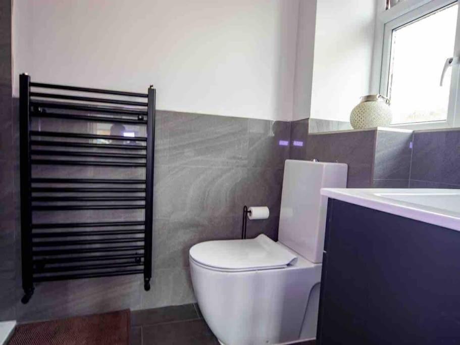 1 Bedroom Self Contained Apartment In Christchurch Winkton Bagian luar foto