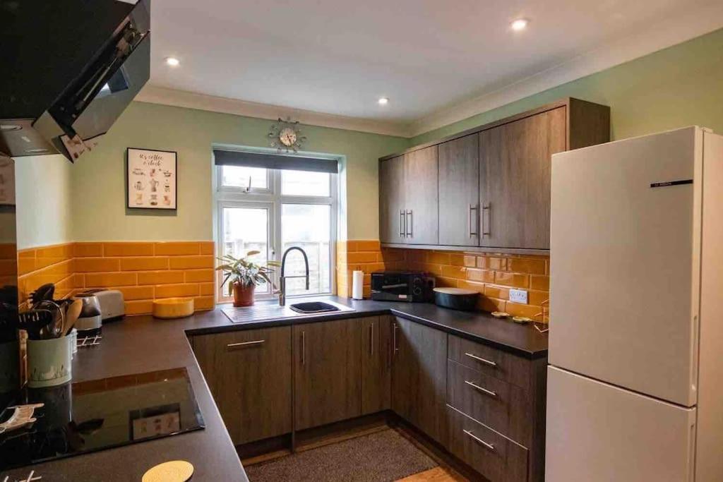 1 Bedroom Self Contained Apartment In Christchurch Winkton Bagian luar foto