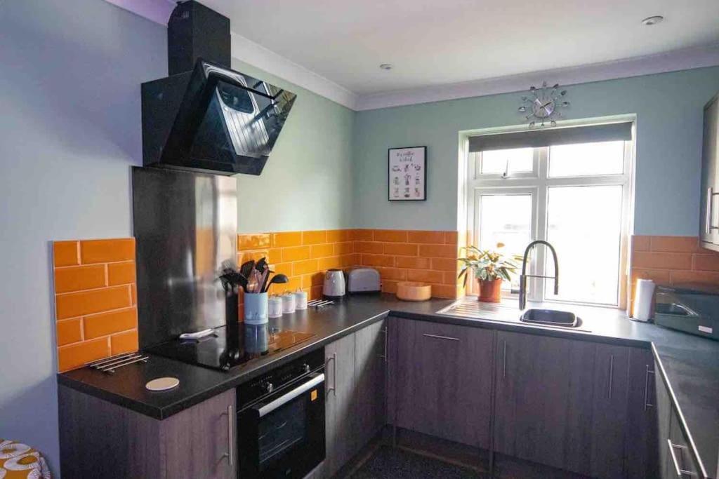 1 Bedroom Self Contained Apartment In Christchurch Winkton Bagian luar foto